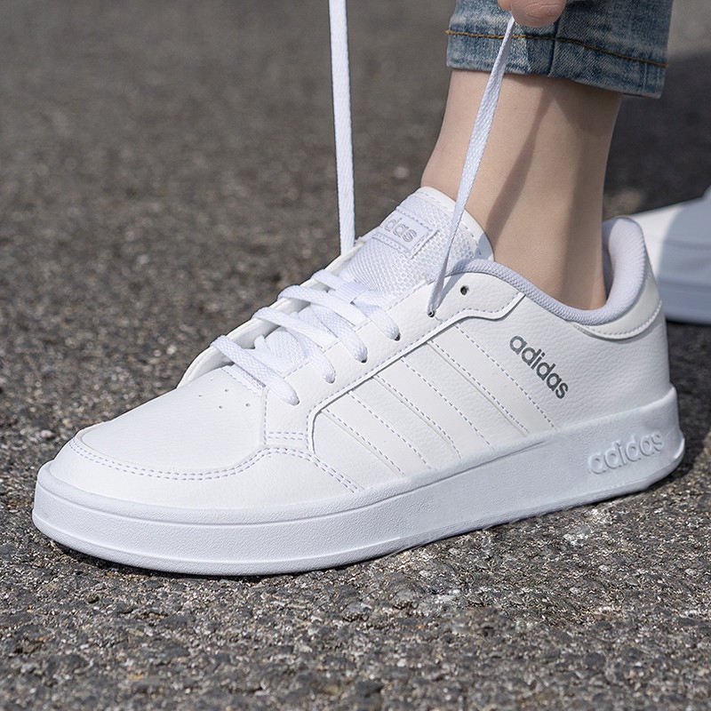✥Adidas รองเท้าหนังสีขาวสำหรับผู้หญิง Adidas รองเท้ากีฬาลำลองใหม่รองเท้าผ้าใบตัดต่ำ FX8725
