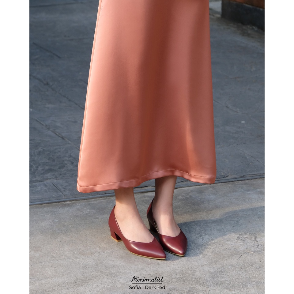 𝐌𝐈𝐍𝐈𝐌𝐀𝐋𝐈𝐒𝐓 รองเท้าส้นสูงหนังแกะแท้ รุ่น Sofia (dark red) สูง 1.5 นิ้ว ส้นแบบ block-heel เดินได้มั่นคง ไม่ตกร่อง