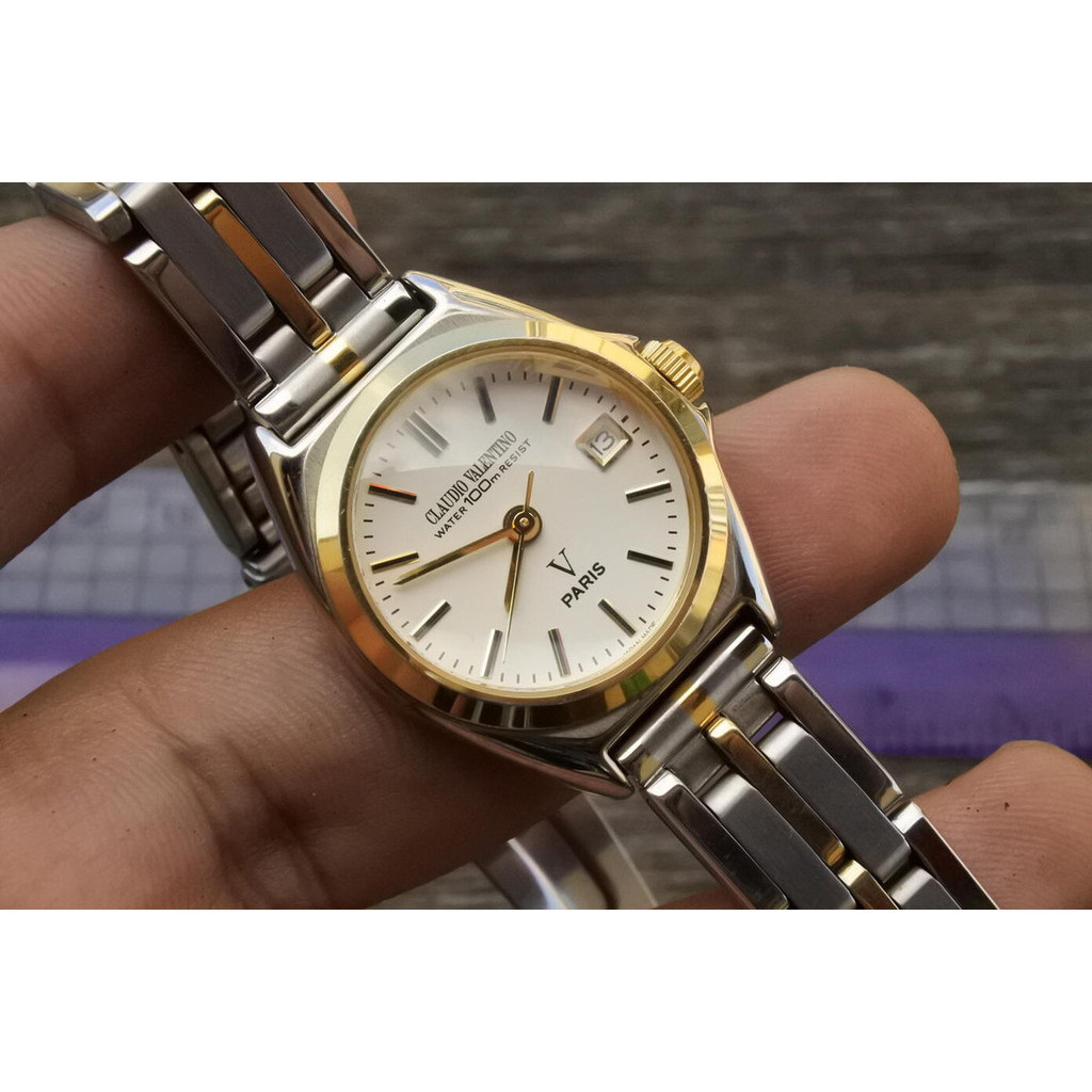 นาฬิกา Vintage มือสองญี่ปุ่น Valentino Paris หน้าสีเหลืองทอง ผู้หญิง ทรงกลม ระบบ Quartz ขนาด30mm ใช้งานได้ปกติ
