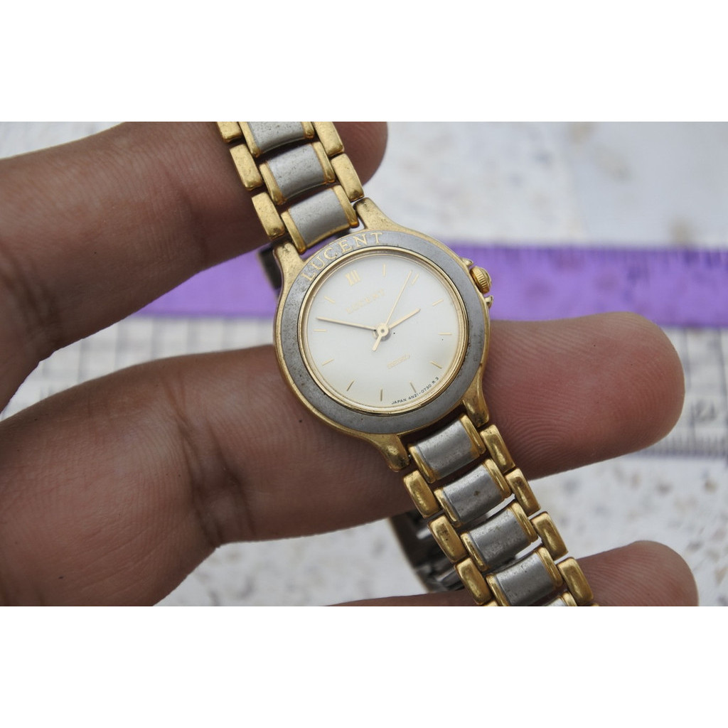 นาฬิกา Vintage มือสองญี่ปุ่น Seiko Lucent 2กษัตริย์ ผู้หญิง ทรงกลม ระบบ Quartz ขนาด23mm ใช้งานได้ปกติ ของแท้