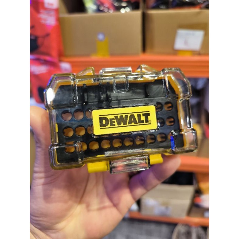 กล่อง dewalt ฝาใส สำหรับใส่ดอกไขควงเล็กๆสั้นๆ สามารถคาดเอวได้