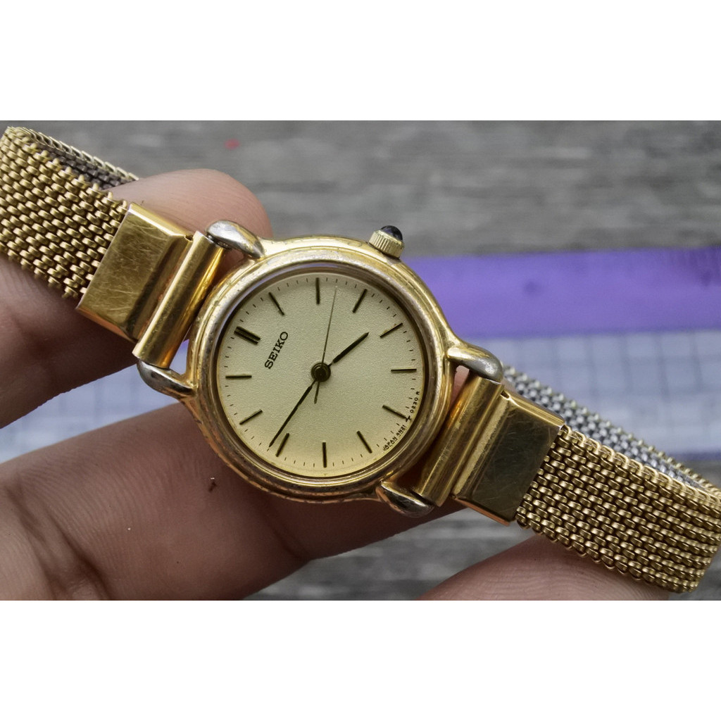 นาฬิกา Vintage มือสองญี่ปุ่น Seiko 4N21 0090 Yellow Dial ผู้หญิง ทรงกลม ระบบ Quartz ขนาด25mm