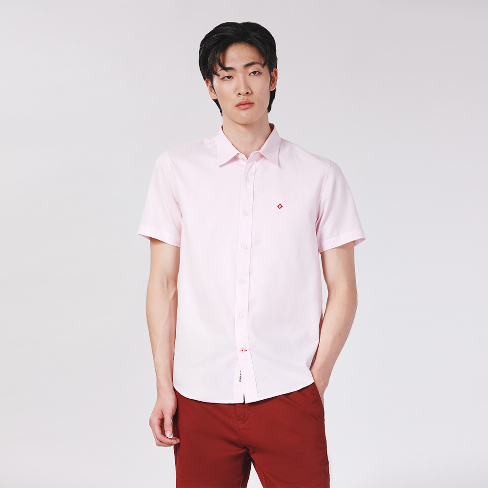 John Henry เสื้อเชิ้ตผู้ชายแขนสั้น ทรงเข้ารูป รุ่น JH F224MSSSM52 - สีชมพู