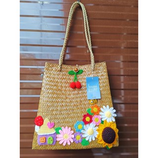 พร้อมส่ง กระเป๋าสานสะพายข้างตกแต่งด้วยไหมพรมถัก