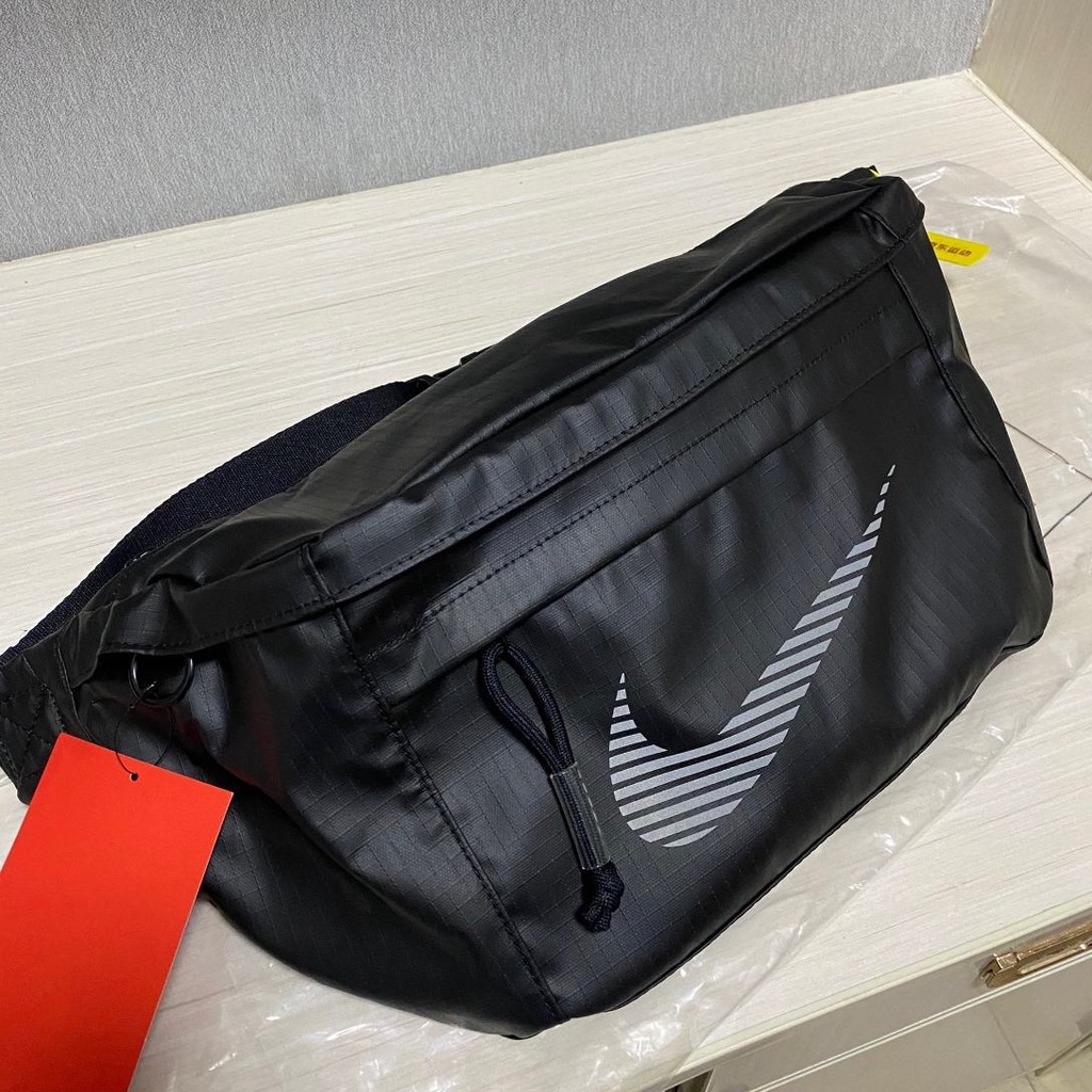 ☫✜♨Nike NIKE กระเป๋าคาดเอวกีฬาลำลองสำหรับผู้ชายและผู้หญิงกระเป๋าคาดหน้าอก Wang Yibo สไตล์เดียวกันกระเป๋าสะพายไหล่ขนาดใหญ
