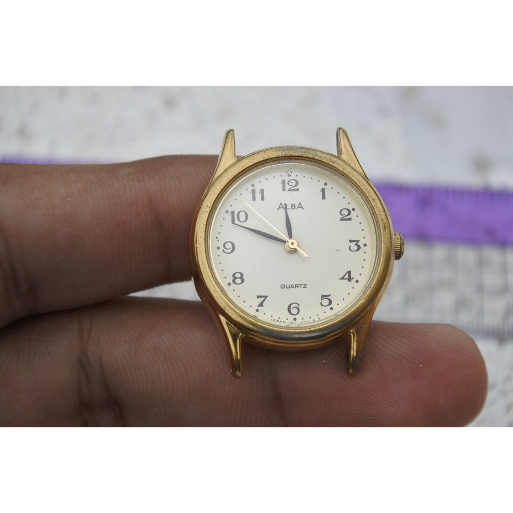 นาฬิกา Vintage มือสองญี่ปุ่น Alba V811 1890 หน้าขาว ผู้หญิง ทรงกลม ระบบ Quartz ขนาด27mm ใช้งานได้ปกติ ของแท้