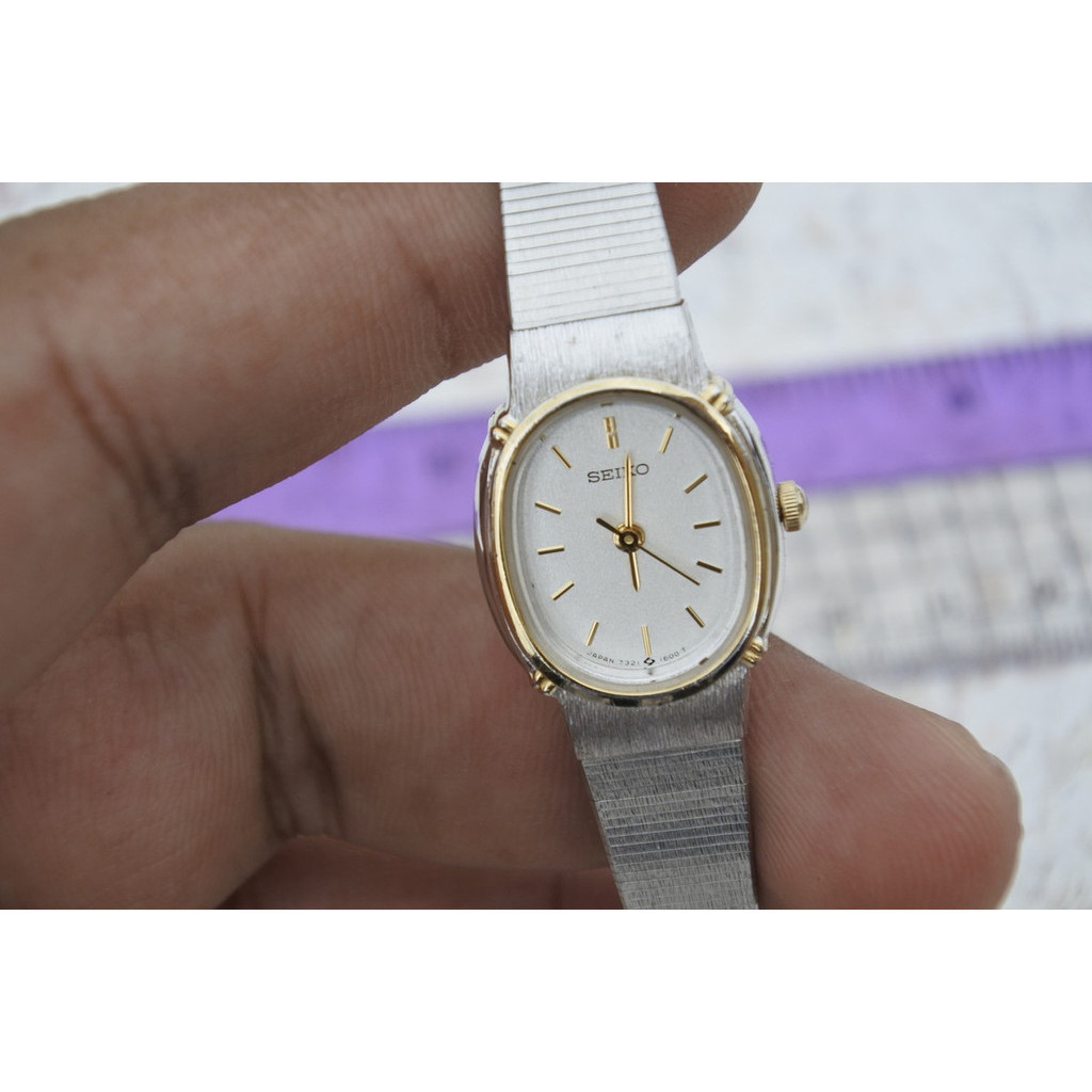 นาฬิกา Vintage มือสองญี่ปุ่น SEIKO ชุบทอง 7321 6100 หน้าขาว ผู้หญิง รูปไข่ ระบบ Quartz ขนาด20mm ใช้งานได้ปกติ ของแท้