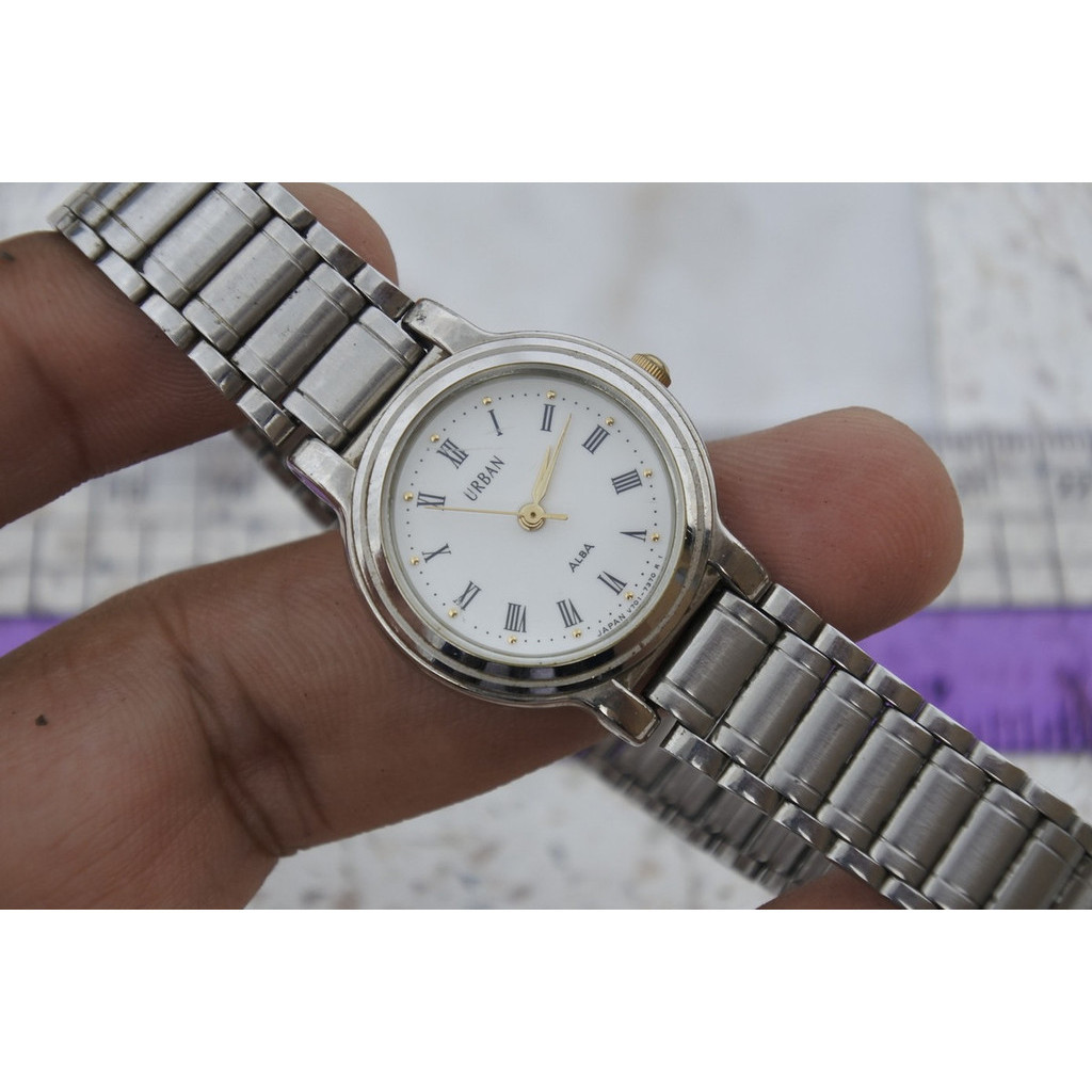 นาฬิกา Vintage มือสองญี่ปุ่น Alba Urban V701 1020 หน้าขาว ผู้หญิง ทรงกลม ระบบ Quartz ขนาด23mm ใช้งานได้ปกติ ของแท้