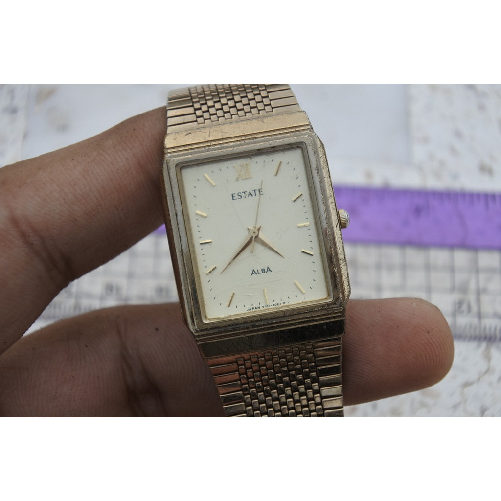 นาฬิกา Vintage มือสองญี่ปุ่น Alba Estate V701 5000 หน้าสีเหลืองทอง ผู้ชาย ทรงสี่เหลี่ยม Quartz ขนาด27mm ใช้งานได้ปกติ