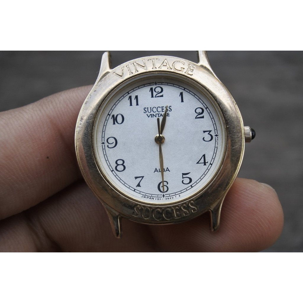 นาฬิกา Vintage มือสองญี่ปุ่น Alba Success V801 1060 กรอบทอง ผู้หญิง ทรงกลม ระบบ Quartz ขนาด32mm ใช้งานได้ปกติ ของแท้