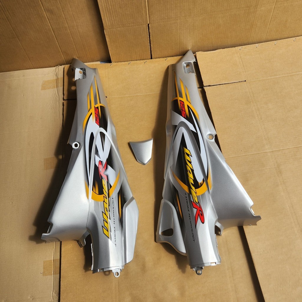 ฝาข้างท้าย ฝากระเป๋า ชุดสี แฟริ่ง wave125s เวฟ 125r สีเทา พร้อมติดลายสติกเกอร์เคลือบเงาแท้ ปี2004 ชุดท้าย สีเทา (3ชิ้น)
