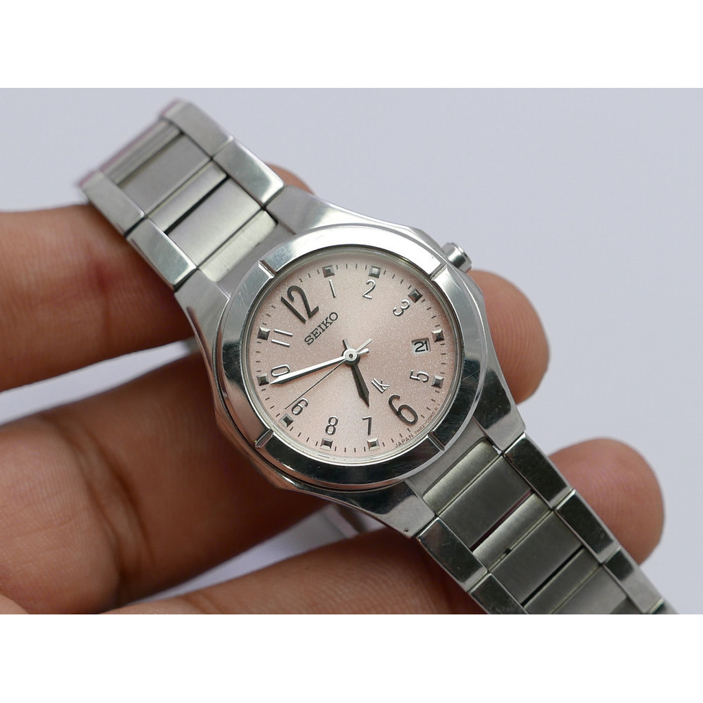 นาฬิกา Vintage มือสองญี่ปุ่น Seiko Lukia 7N82 0AX0 Pink Dial ผู้หญิง ทรงกลม ระบบ Quartz ขนาด26mm
