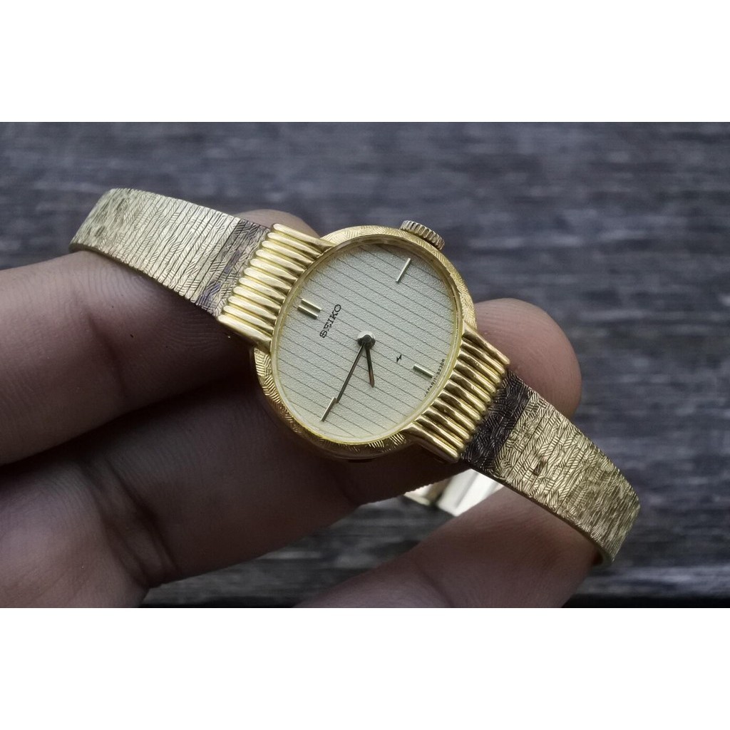 นาฬิกา Vintage มือสองญี่ปุ่น Seiko ชุบทอง 11 5060 Integrated Bracelet ผู้หญิง ระบบ ไขลาน รูปไข่ 24มม