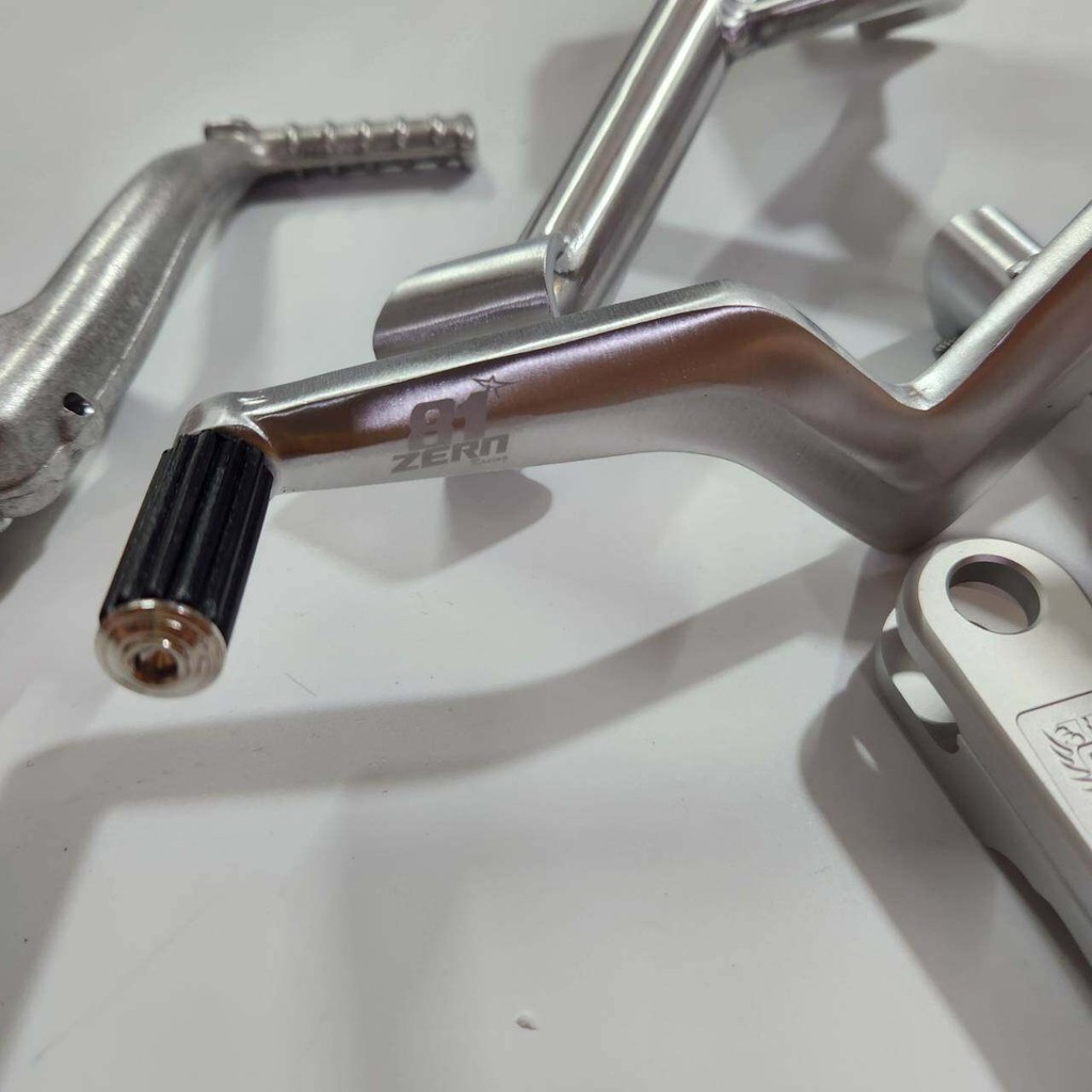 ขาตั้งคู่ อลูมิเนียม งานCNC + ขาตั้งเดี่ยว โหลด งานCNC NUI + ขาเกียร์ สายฟ้า งานCNC + ขาสตาร์ท KTM เวฟ125R  ***ชุด4ชิ้น* - รูปที่ 3