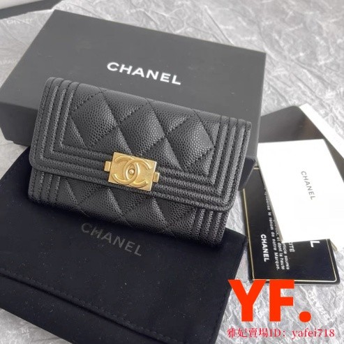 มือสอง] CHANEL Boy Small A80603 ลายลิ้นจี่หัวเข็มขัดทอง / หัวเข็มขัดเงินฝาพับกระเป๋าใส่เหรียญกระเป๋า