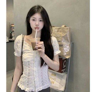 เสื้อ เสื้อเชิ้ตผู้หญิง เสื้อเชิ้ตลูกไม้สีขาวอ่อนโยนแขนพองสไตล์พระราชวังเสื้อเชิ้ตแขนสั้นออกแบบเฉพาะสำหรับฤดูร้อน