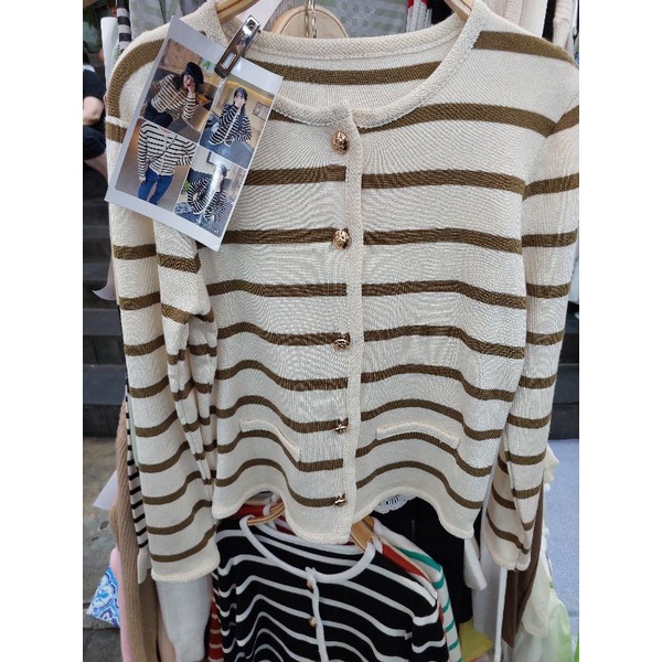 เสื้อคลุมไหมพรม สเวตเตอร์ กระดุมหน้า ลายริ้ว แต่งขอบถักโครเชแน่นๆ