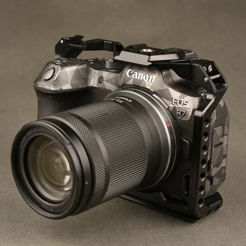 Vlogmagic Camera Formfitting Cage สำหรับ Canon EOS R7 Integrated Arca-Type Base