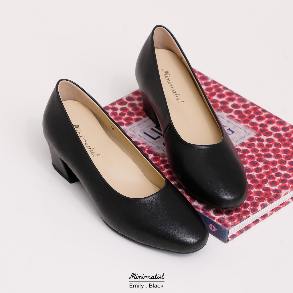 𝐌𝐈𝐍𝐈𝐌𝐀𝐋𝐈𝐒𝐓 รองเท้าหนังแกะ รุ่น Emily (black) สูง 1.5 นิ้ว หน้าเท้ากว้างใส่ได้สบาย ทรงสวย ถูกระเบียบ