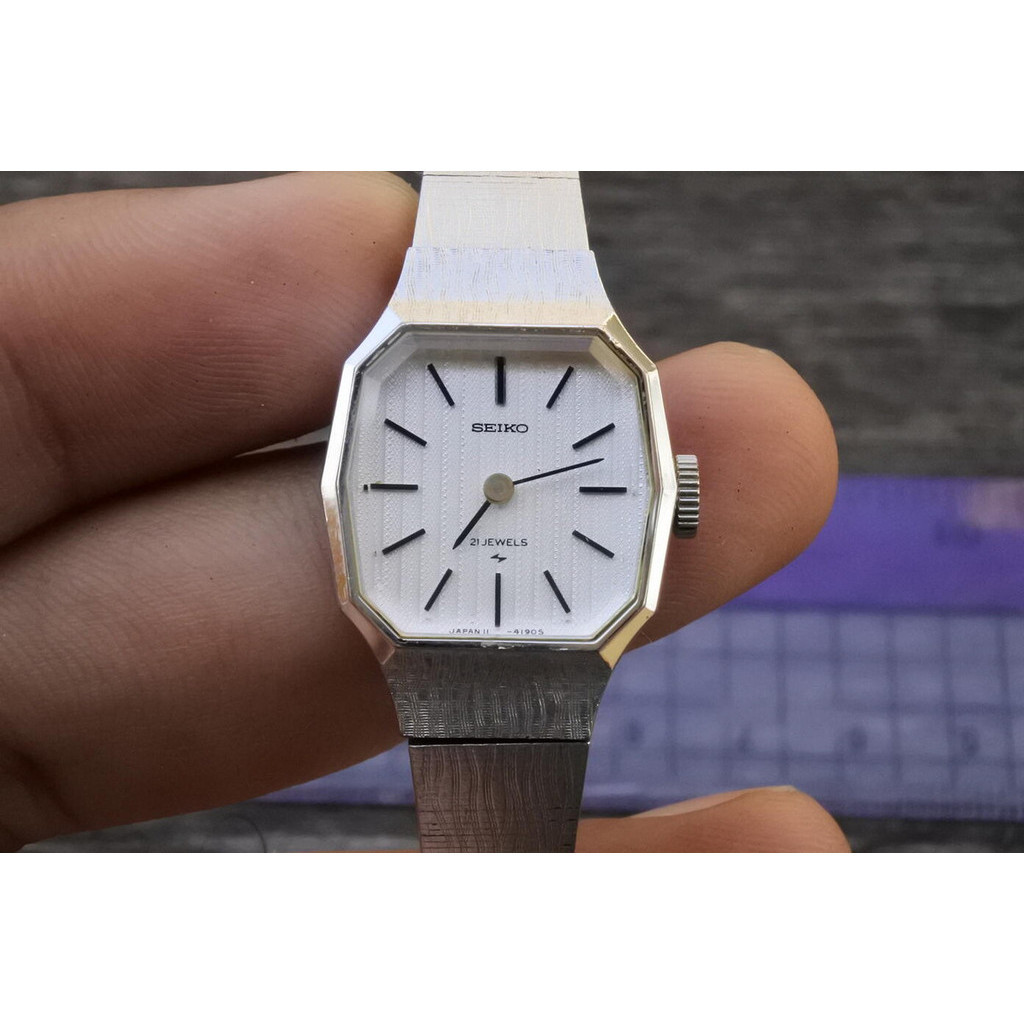 นาฬิกา Vintage มือสองญี่ปุ่น SEIKO ชุบทอง 11 4570 หน้าขาว ผู้หญิง ทรงสี่เหลี่ยม ระบบ ไขลาน ขนาด22mm ใช้งานได้ปกติ