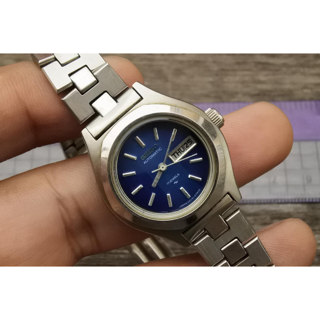 นาฬิกา Vintage มือสองญี่ปุ่น Seiko 2206 0530 Blue Dial ผู้หญิง ทรงกลม ระบบ Automatic ขนาด18mm ใช้งานได้ปกติ