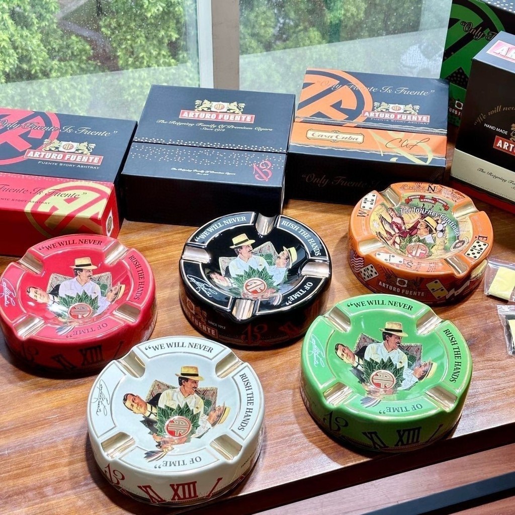ที่เขี่ยบุหรี่เซรามิกระเบิดที่อุดมไปด้วยซิการ์ Aturo Bone China Gift Box ที่เขี่ยบุหรี่แบรนด์ Ente ระดับไฮเอนด์ 8CB8