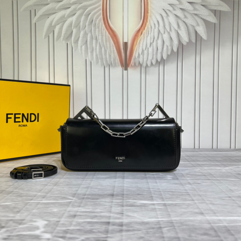 FENDI Fenjia Roma กระเป๋าถือ กระเป๋าถือ กระเป๋าสะพายไหล่ กระเป๋าโซ่ กระเป๋าสะพายข้าง กระเป๋าผู้หญิง 