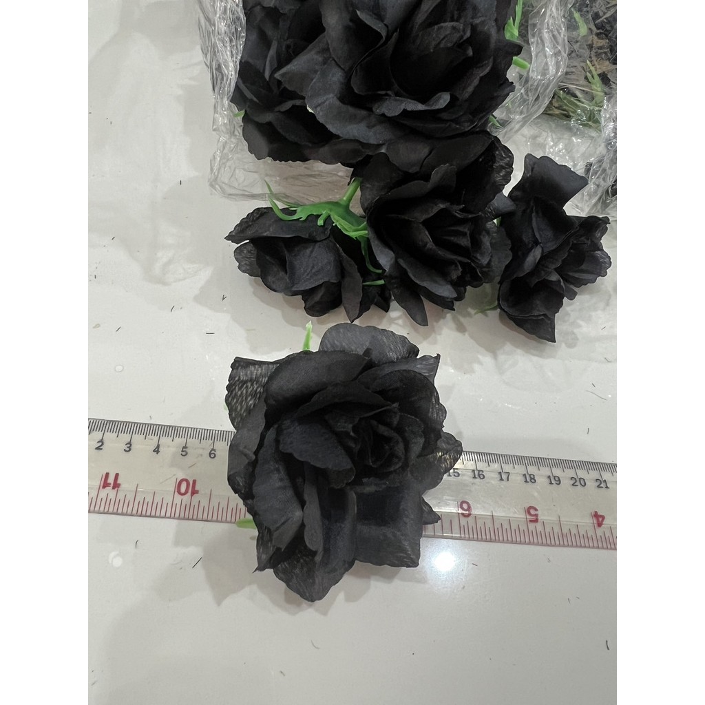 ดอกกุหลาบสีดำ (หัวดอกกุหลาบบานดิออร์สีดำ 1ดอก ดอกใหญ่ 8-9ซม.) หัวดอกกุหลาบดำ 1ดอก งานผ้าอย่างดี