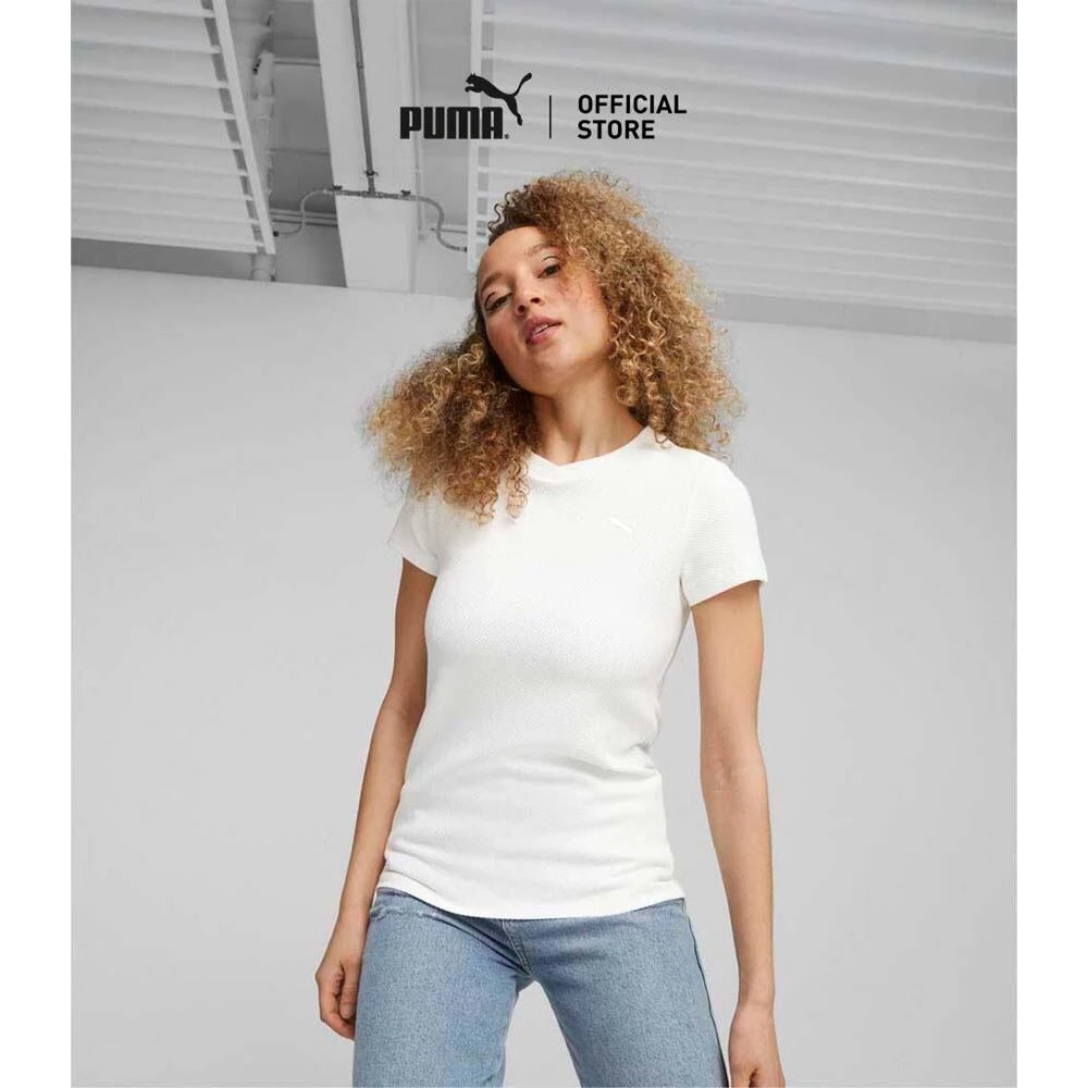 PUMA BASICS - เสื้อยืดแบบมีโครงสร้างสำหรับผู้หญิง HER สีขาว - 67600102