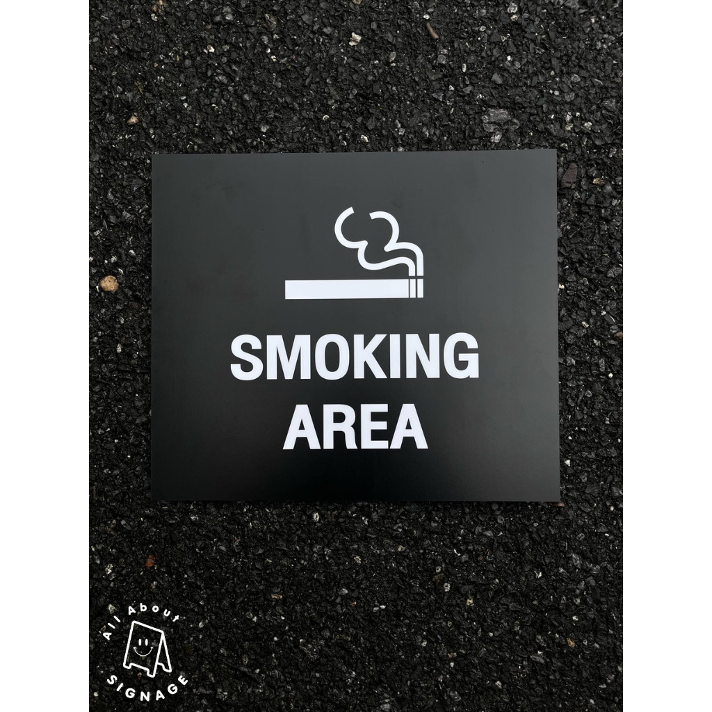 ป้ายพลาสวูด 5มิล ติดสติ๊กเกอร์กันน้ำ1หน้า SMOKING AREA สีดำ ป้ายติดผนัง 35x30ซม ป้ายพื้นที่สูบบุหรี่
