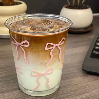 MAYA Coffee แก้วกาแฟ 350ml แก้วน้ำลายโบว์สีชมพู เนื้อหนาพิเศษ แก้วมัทฉะ สำหรับร้านกาแฟ R0AS