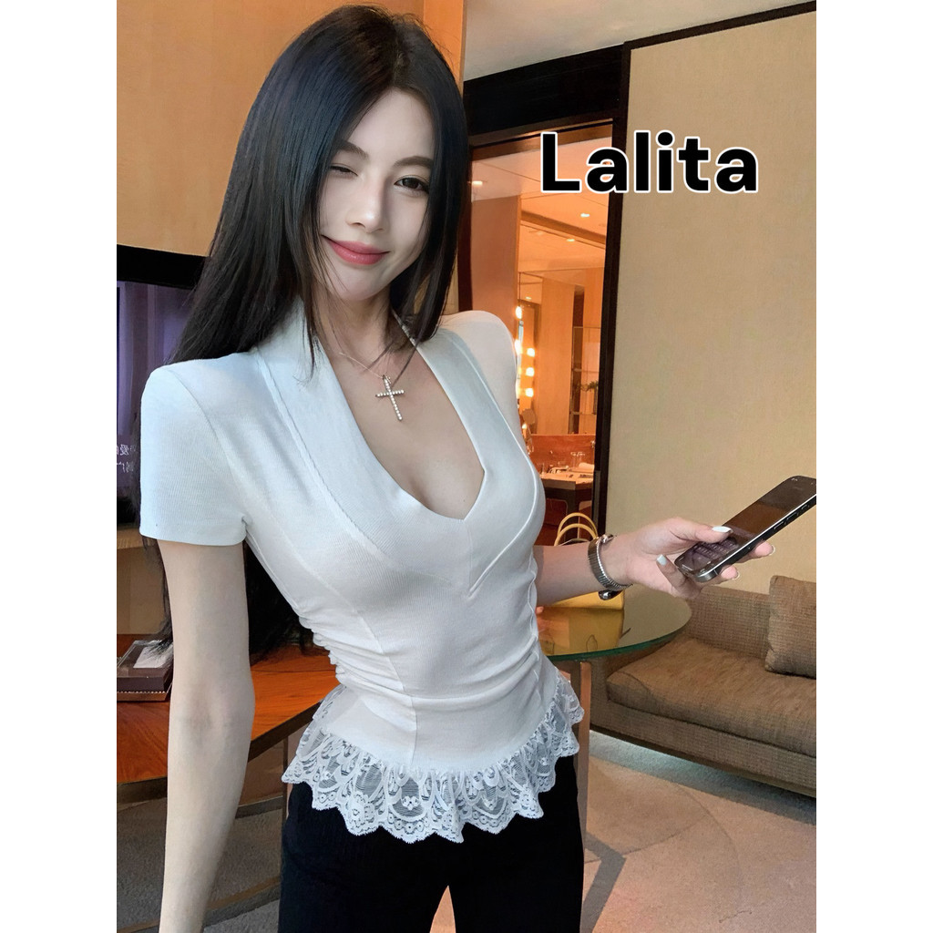 พร้อมส่ง  สไตล์ใหม่ ทรงสลิมฟิต  เสื้อยืดแขนสั้นคอวีหญิงสาวร้อน เสื้อท็อปสตรีลูกไม้เซ็กซี่ Lalita