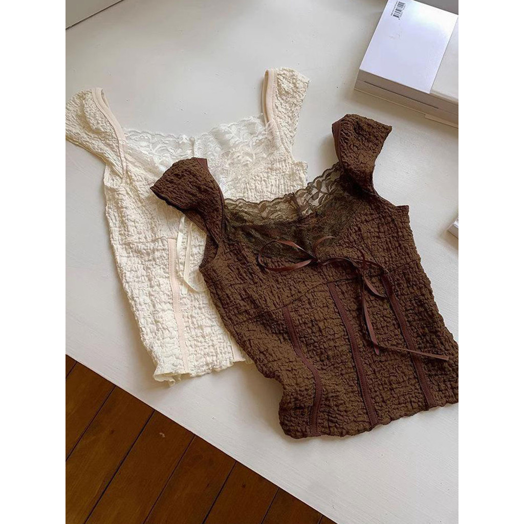 เสื้อยืดคอสี่เหลี่ยมทรงสั้น แต่งลูกไม้หรู สไตล์สาวฝอ
