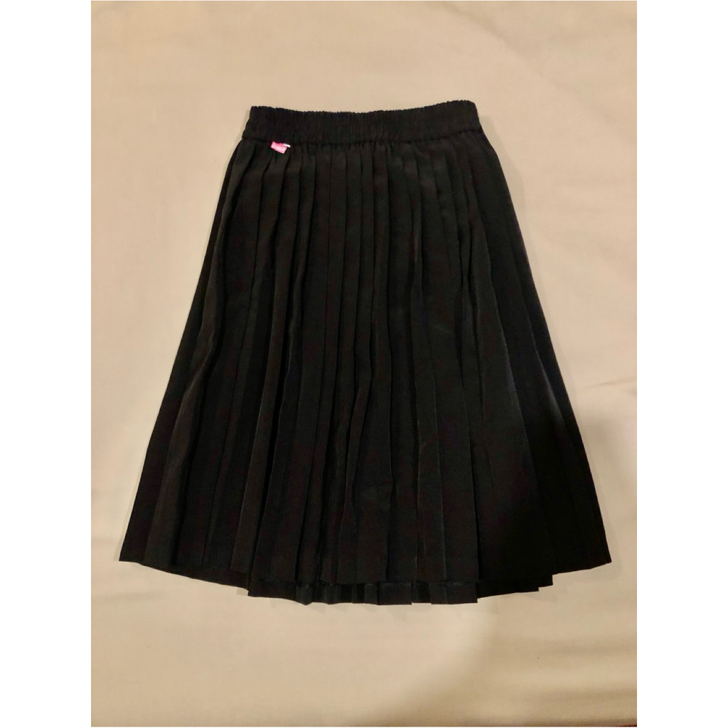 [มือสอง] กระโปรงพลีส S-White สีดำ ยาว 22”