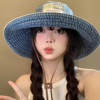 ในไทย💖หมวกบักเก็ตผ้ายีนส์ แนววินเทจแฟชั่น สไตล์เกาหลี ปีกกว้าง พร้อมเชือกกันลม พับได้เป็ กลางแจ้ง หมวกกันแดด