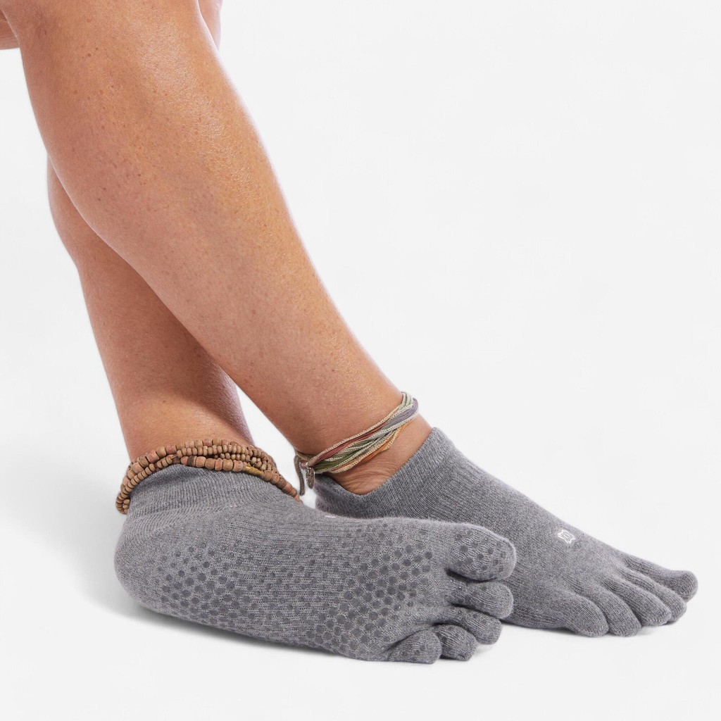 ถุงเท้ากันลื่นแบบมีนิ้วสำหรับโยคะทั่วไป (สีเทา Mottled Grey) - เทาฟ้า | Non-Slip Yoga Toe Socks - Mo