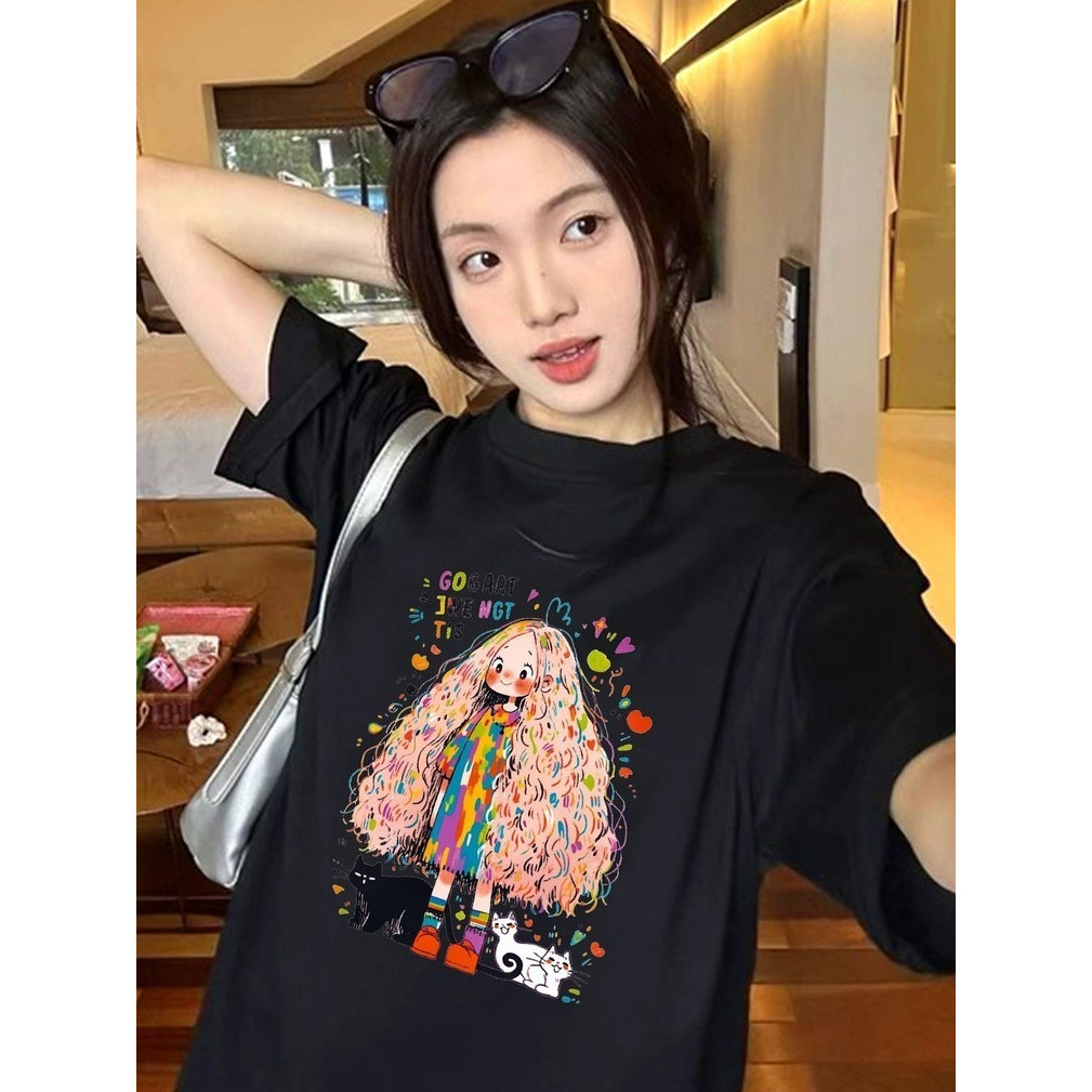 Basi【กทม.】 สื้อยืดแขนสั้น ผู้หญิง ทรงหลวม ผ้าคอตตอนแท้นิ่มๆเย็นใส่ไม่ร้อน สกรีนน้องการ์ตูนสวยๆน่ารักๆCurly hair girl