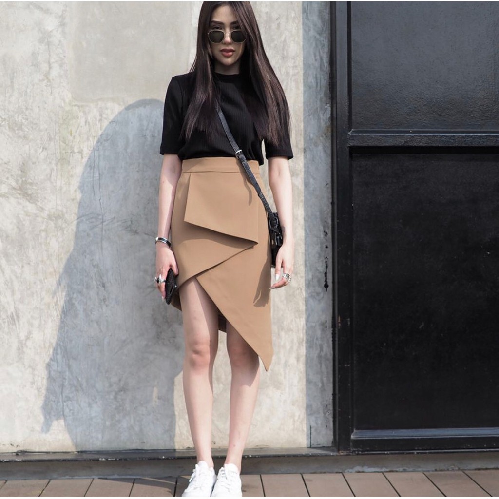 Twotwice - Asymmetric Skirt กระโปรง