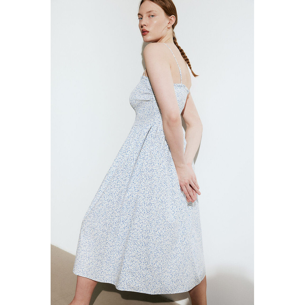 H&M (เอชแอนด์เอ็ม) เดรสคอวีระบาย สม็อคอก สายสปาเก็ตตี้ปรับได้ แบบมีชั้นทับ (Smock-topped dress) รุ่น 1217947_3
