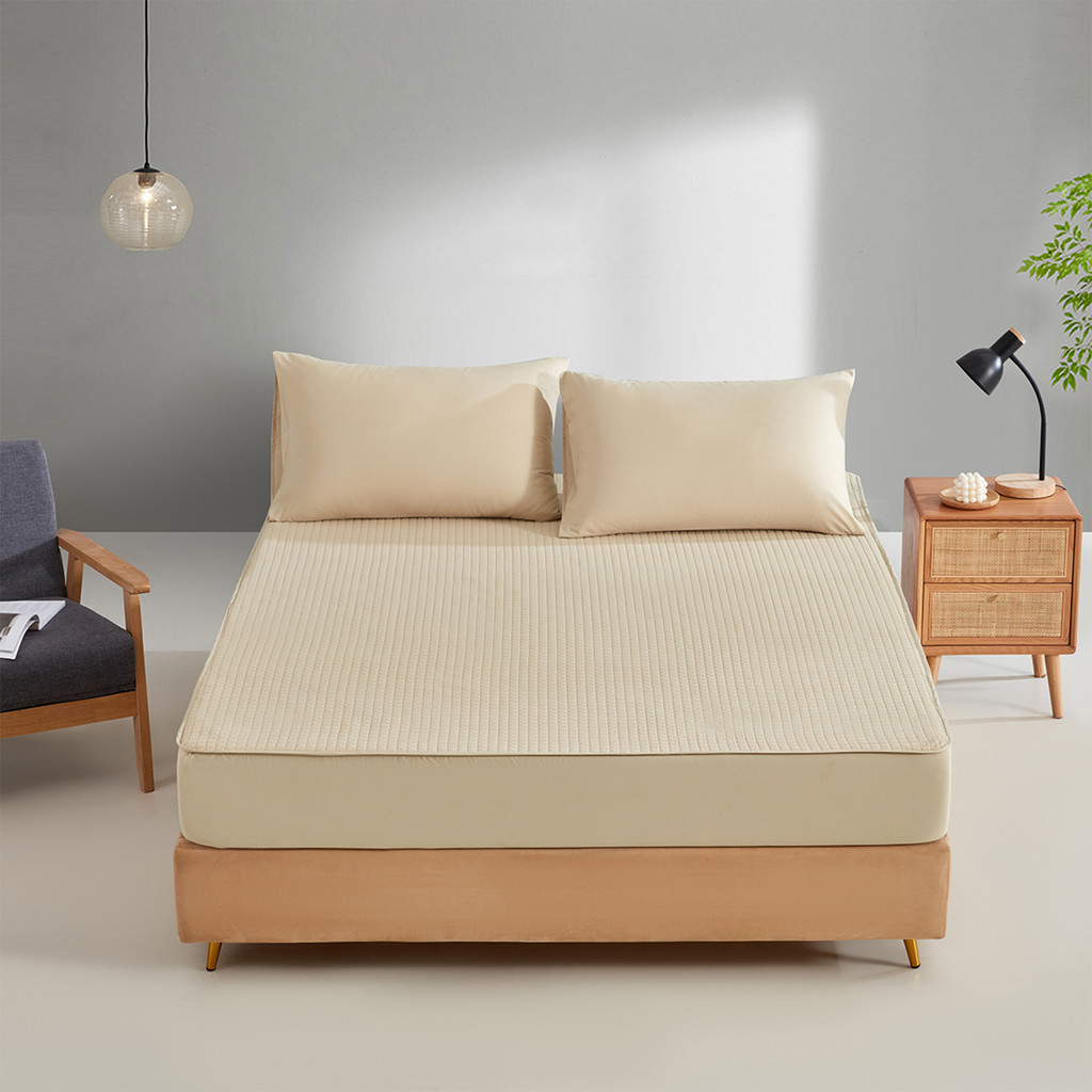 KASSA HOME ชุดผ้าปูที่นอนกันน้ำ Quilt 80G รุ่น ELWP003-006 ขนาด 6 ฟุต (ชุด 3 ชิ้น) สีเบจ – โปรปัง