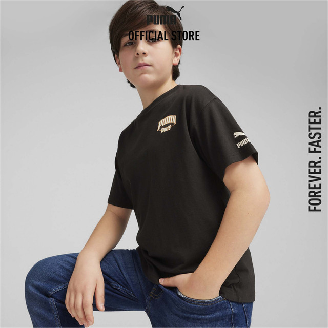 PUMA KIDS - เสื้อยืดเด็กโตลายกราฟิก FOR THE FANBASE สีดำ 62513401