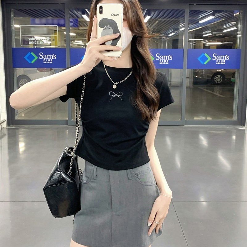 เสื้อยืดคอกลมผูกโบว์ เสื้อยืดทรงเข้ารูปไม่สมส่วน เอวดึงกลับ เสื้อแขนสั้น SY