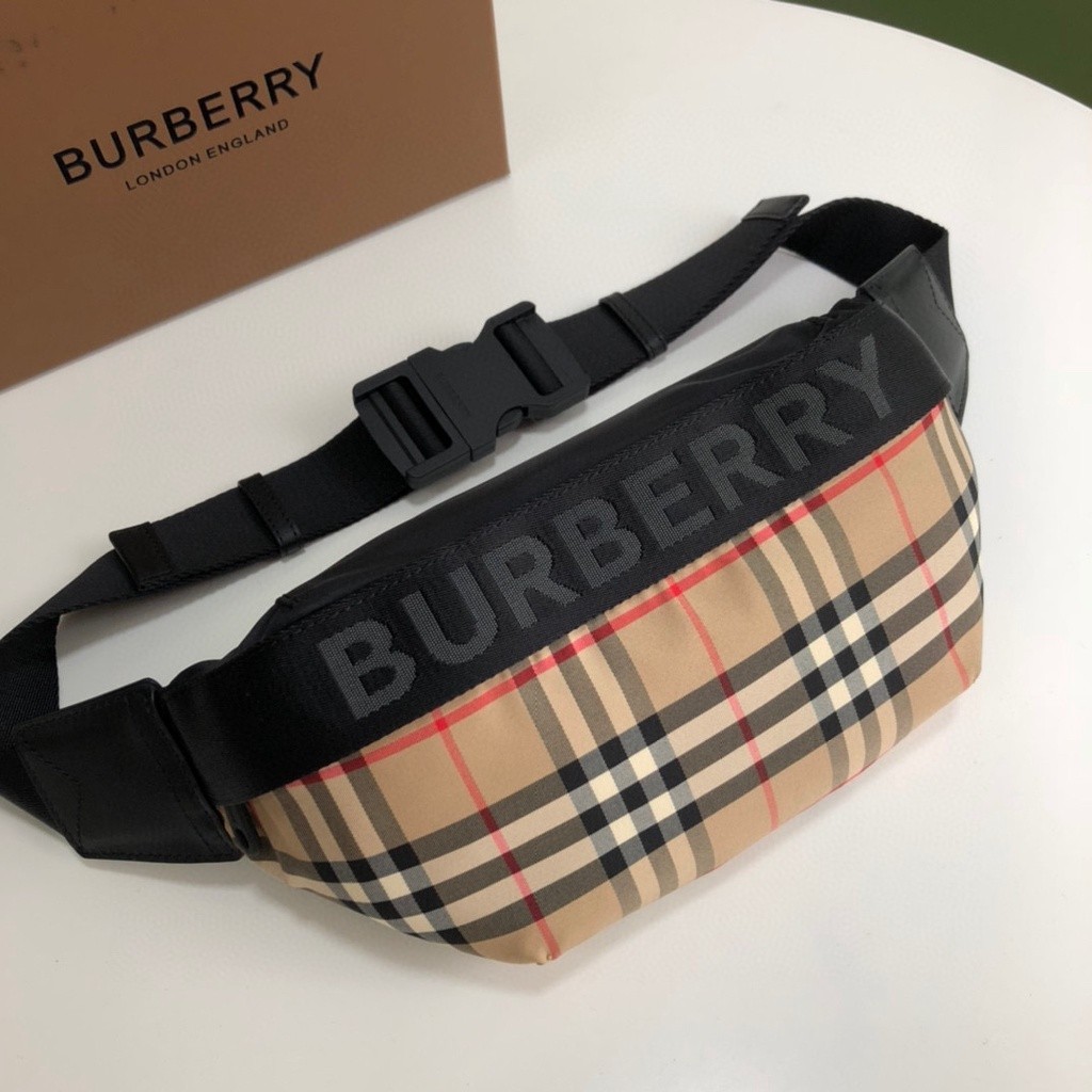 Pre order ราคา4400 Burberry Nylon Bumbag กระเป๋าผ้า กระเป๋าคาดอก กระเป๋า​คาด​เอว​