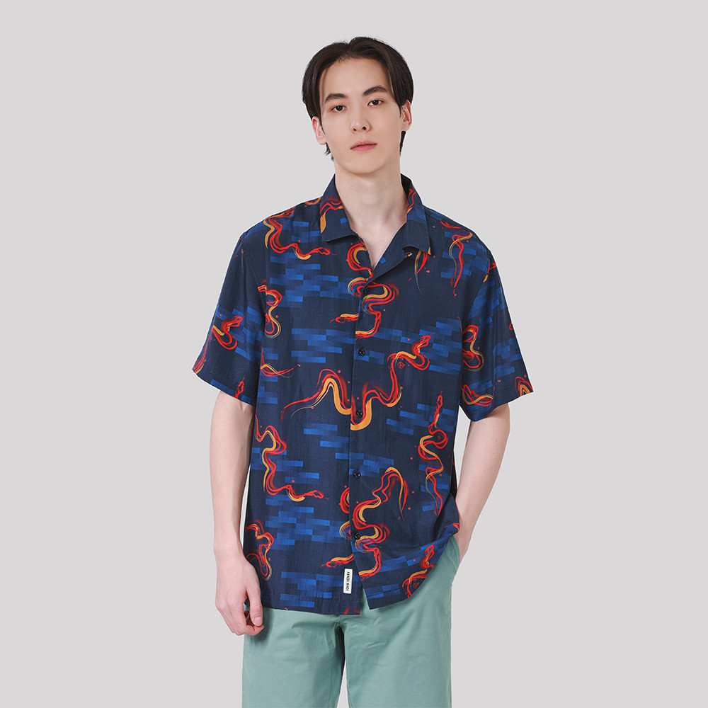 John Henry เสื้อเชิ้ตผู้ชายแขนสั้น ทรงใส่สบาย รุ่น JH S125MSSRL04 - สีน้ำเงิน
