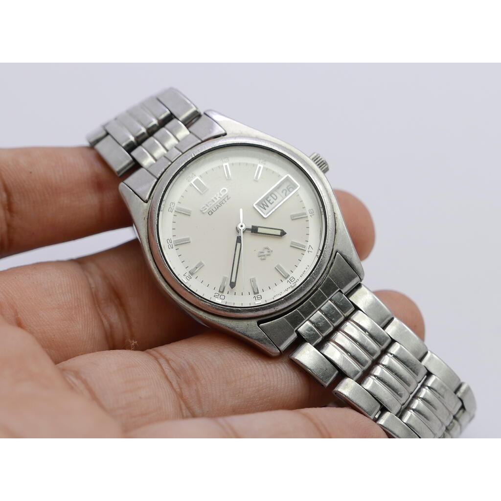 นาฬิกา Vintage มือสองญี่ปุ่น Seiko SQ 7N43 6011 White Dial ผู้ชาย ระบบ Quartz ทรงกลม 35mm ใช้งานได้ป