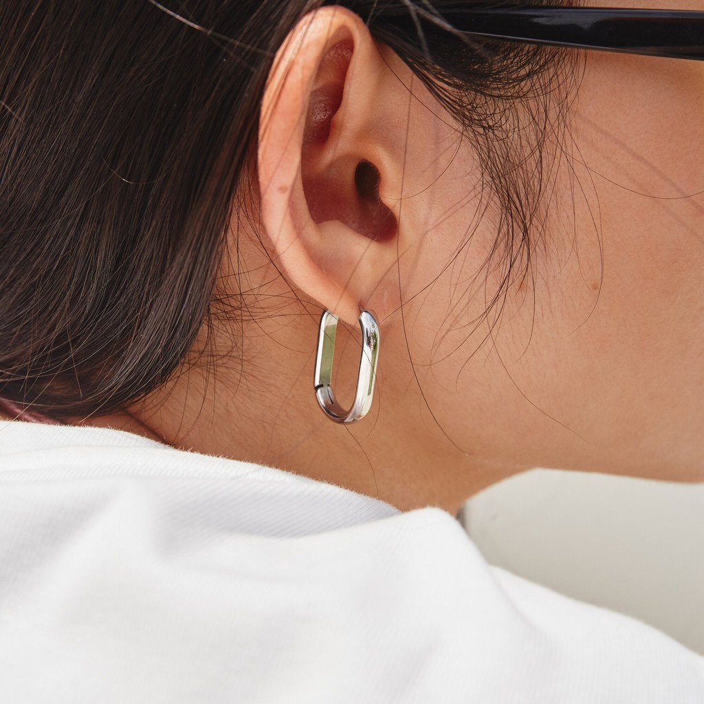 Valichain - Virginia Oval Hoop Earring (White Gold)