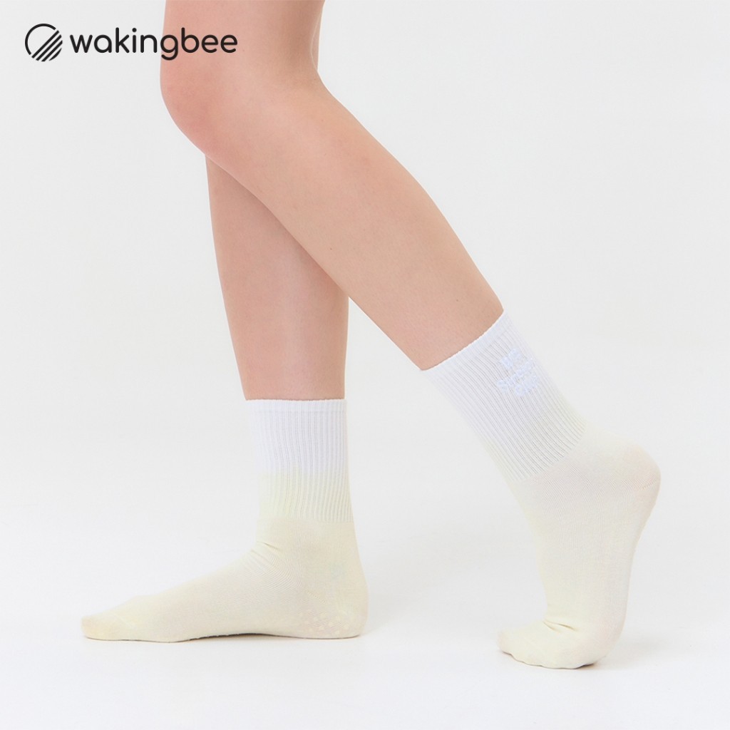 Wakingbee Anti-Slip Socks (Yellow) ถุงเท้าพิลาทิส ข้อยาว หุ้มข้อ มีแถบกันลื่น สีพาสเทล ผ้าค้อตต้อน นุ่ม ใส่สบาย ดีเทลปัก