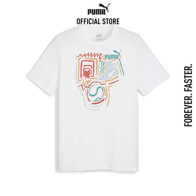 PUMA BASICS - เสื้อยืดผู้ชายลายกราฟิก Year of Sports สีขาว - 68017602