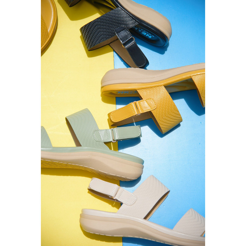 รองเท้าเเฟชั่นผู้หญิงเเบบรัดส้นเท้า No. 10-16 NE&NA Collection Shoes