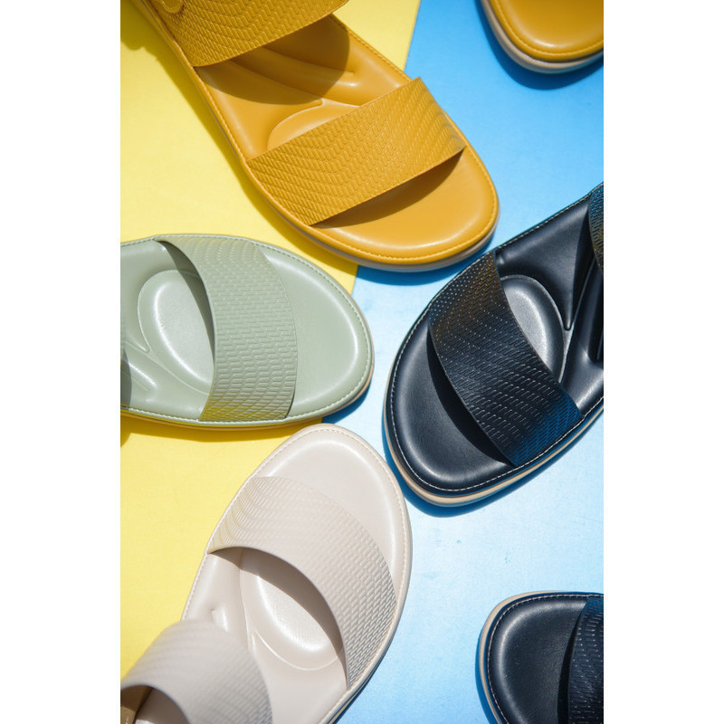 รองเท้าเเฟชั่นผู้หญิงเเบบรัดส้นเท้า No. 10-16 NE&NA Collection Shoes